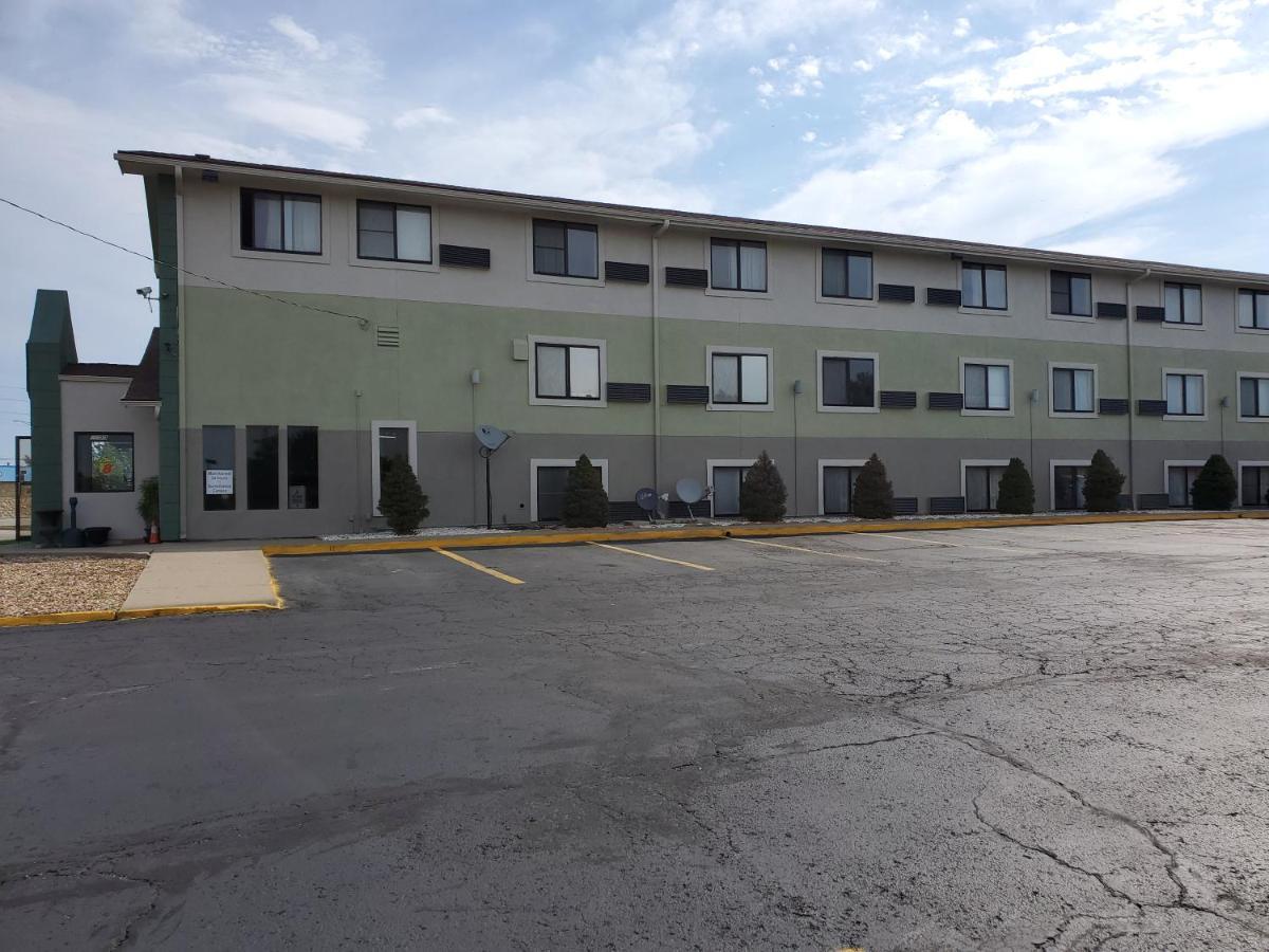 Super 8 By Wyndham Kansas City At Barry Road/Airport Esterno foto