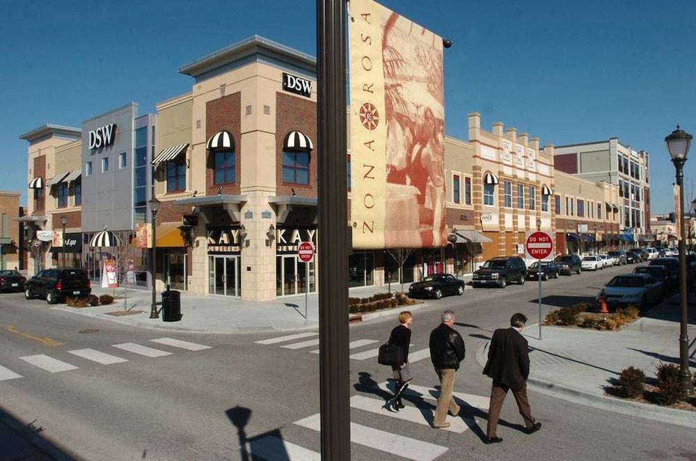 Super 8 By Wyndham Kansas City At Barry Road/Airport Esterno foto