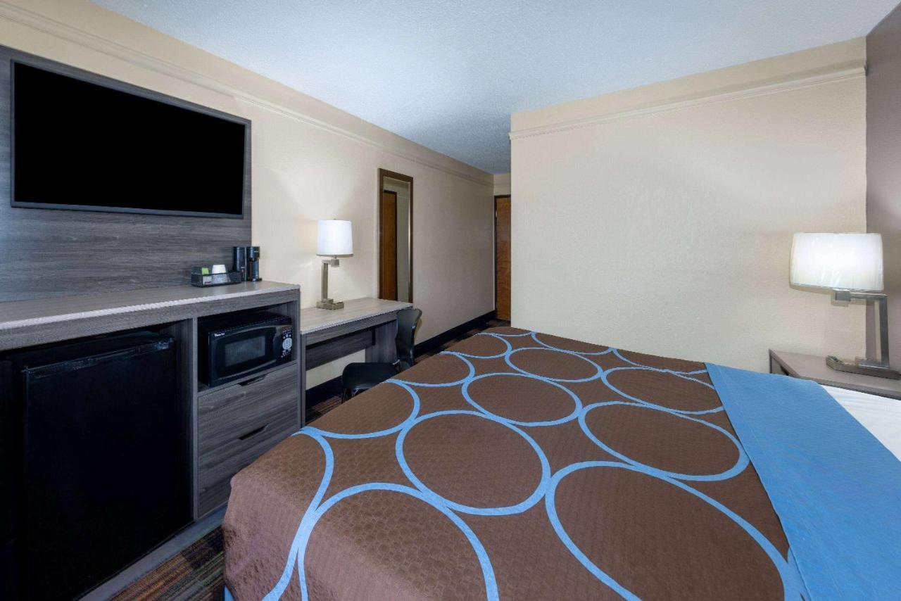 Super 8 By Wyndham Kansas City At Barry Road/Airport Esterno foto