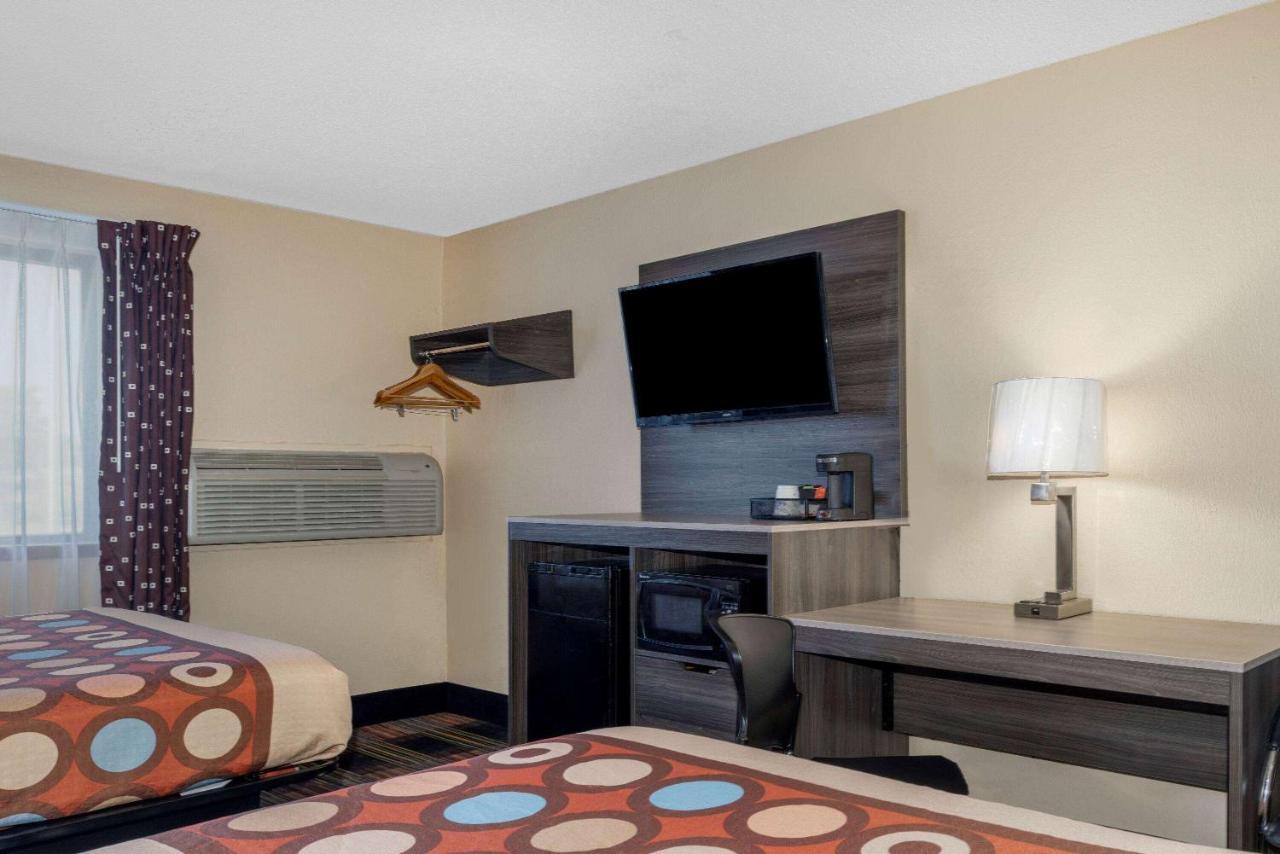 Super 8 By Wyndham Kansas City At Barry Road/Airport Esterno foto