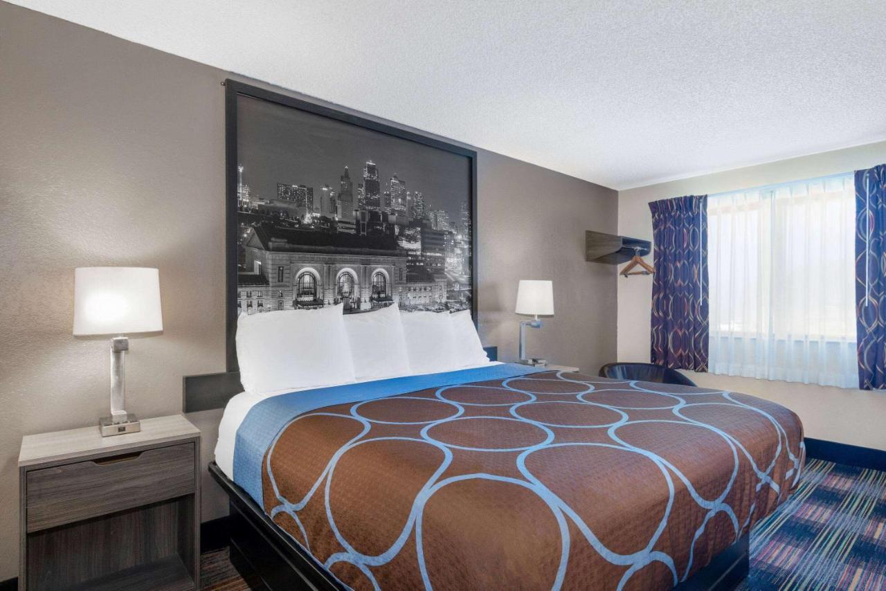 Super 8 By Wyndham Kansas City At Barry Road/Airport Esterno foto