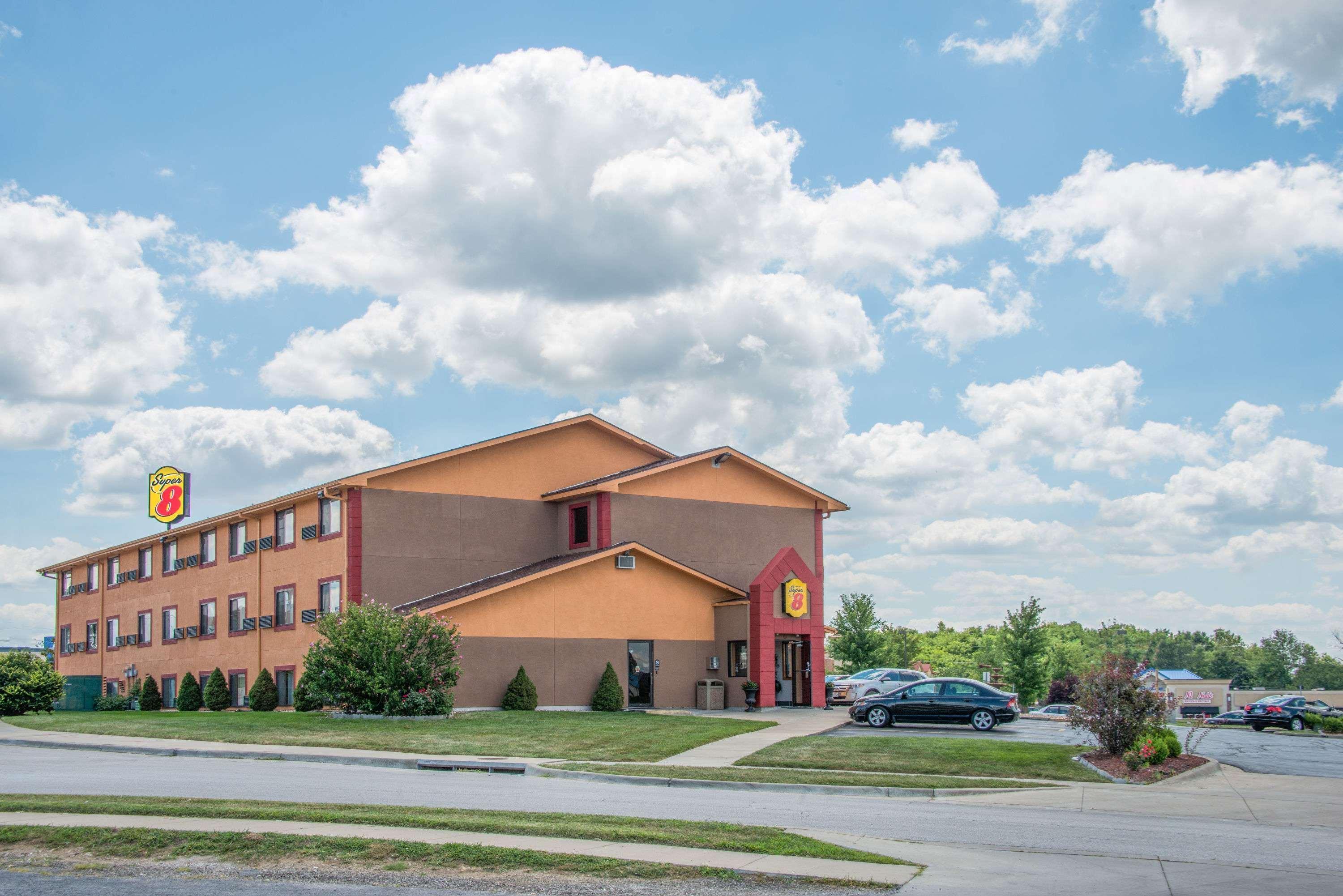 Super 8 By Wyndham Kansas City At Barry Road/Airport Esterno foto