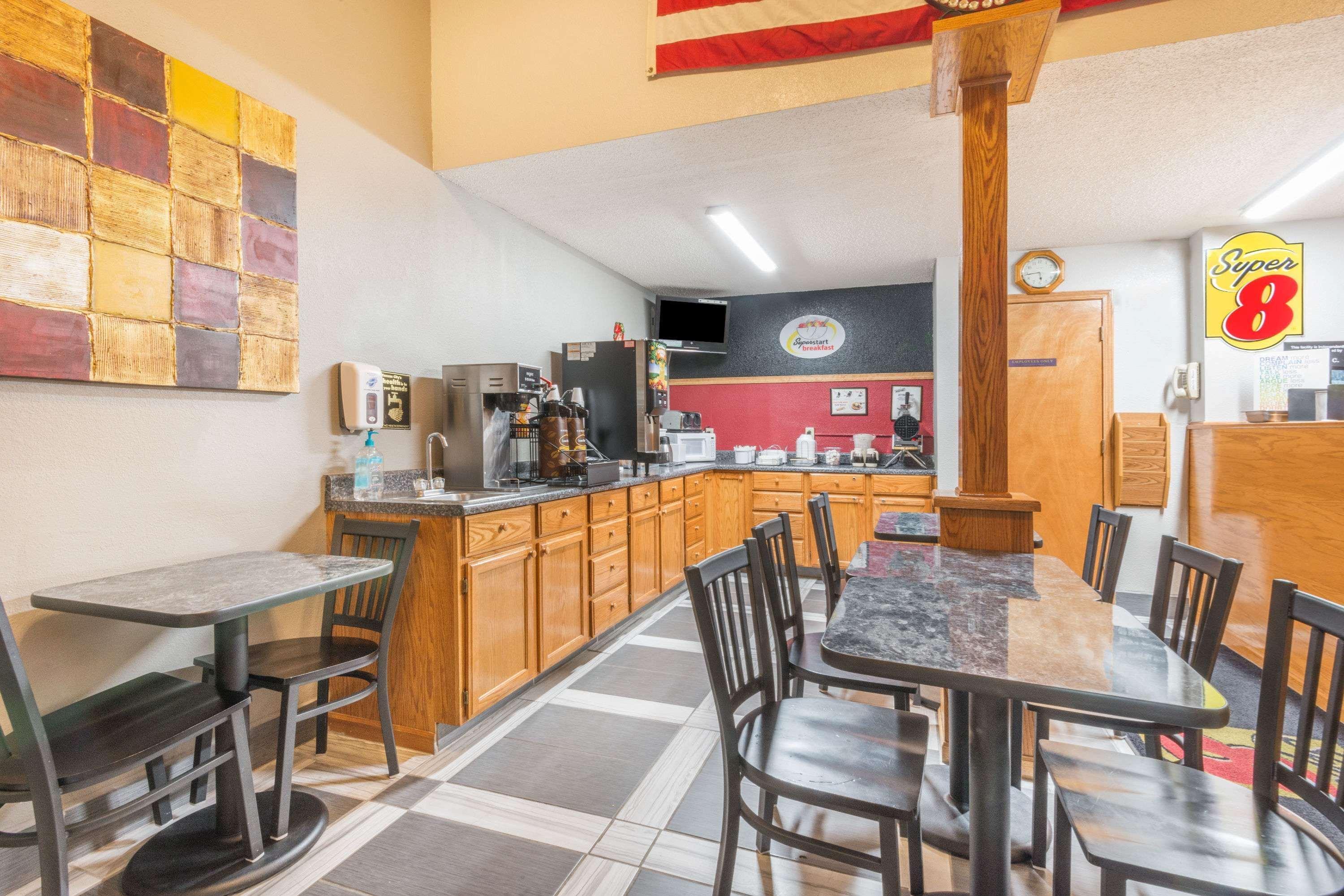 Super 8 By Wyndham Kansas City At Barry Road/Airport Esterno foto