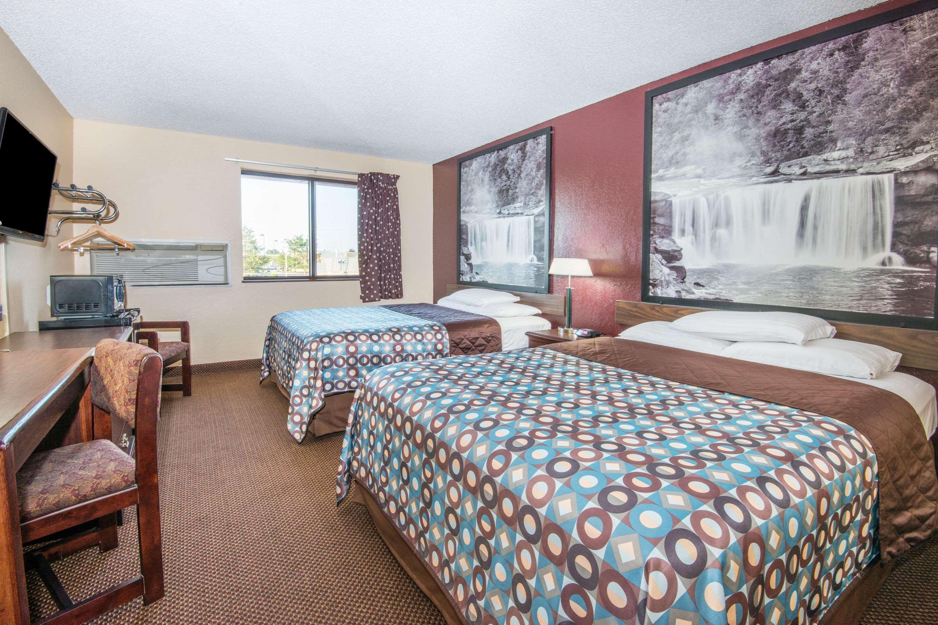 Super 8 By Wyndham Kansas City At Barry Road/Airport Esterno foto