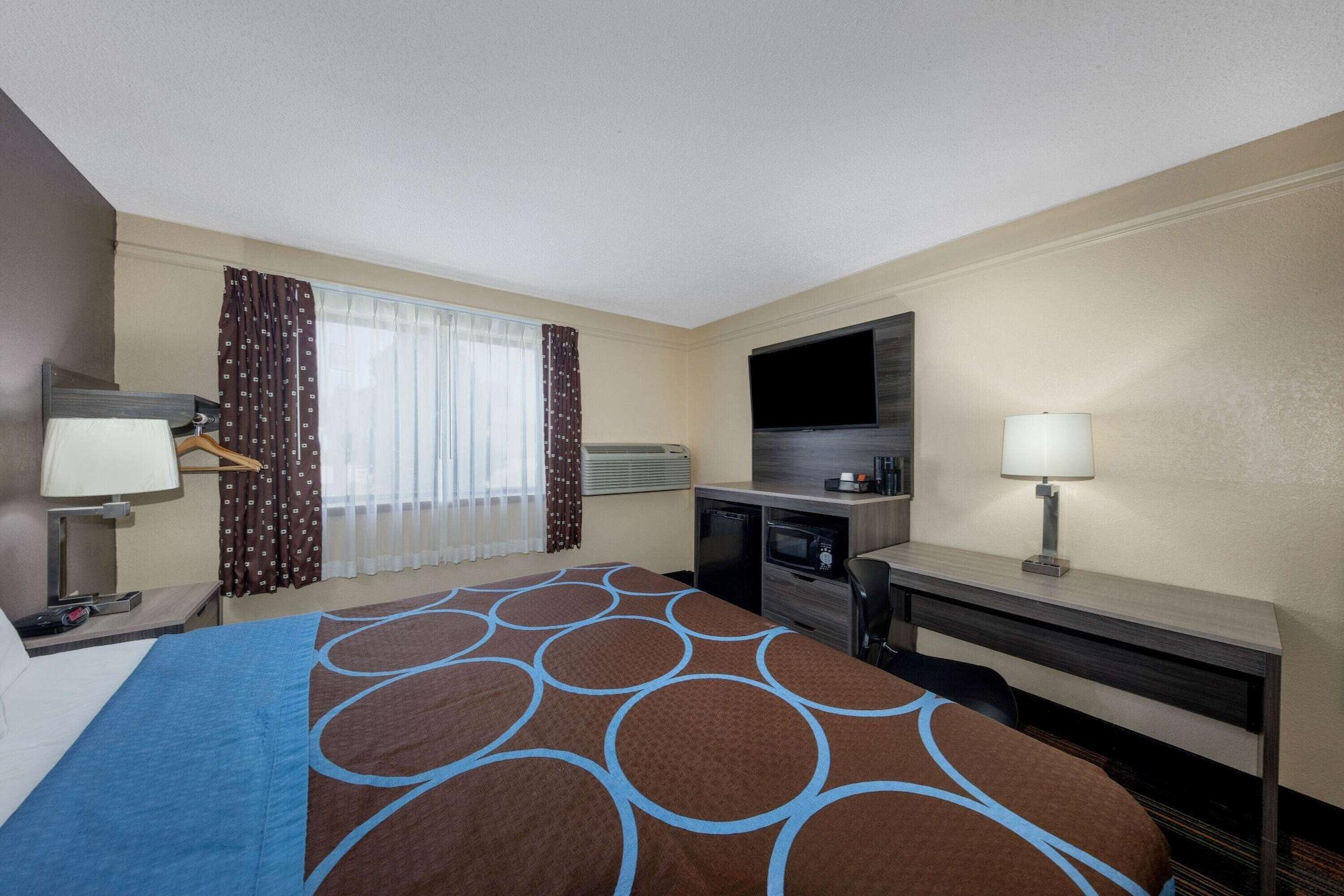 Super 8 By Wyndham Kansas City At Barry Road/Airport Esterno foto