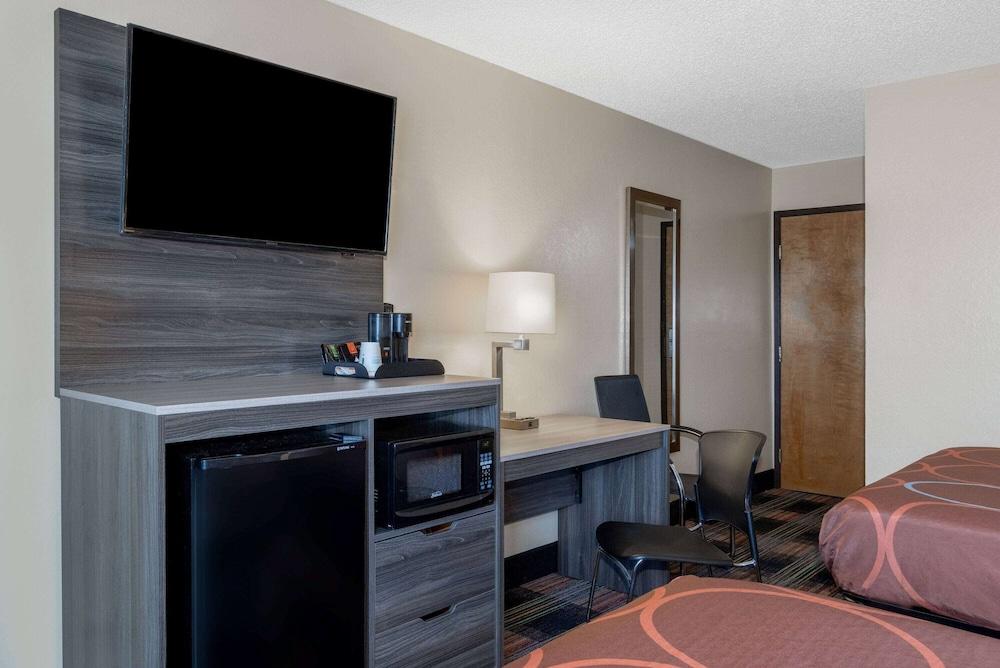 Super 8 By Wyndham Kansas City At Barry Road/Airport Esterno foto