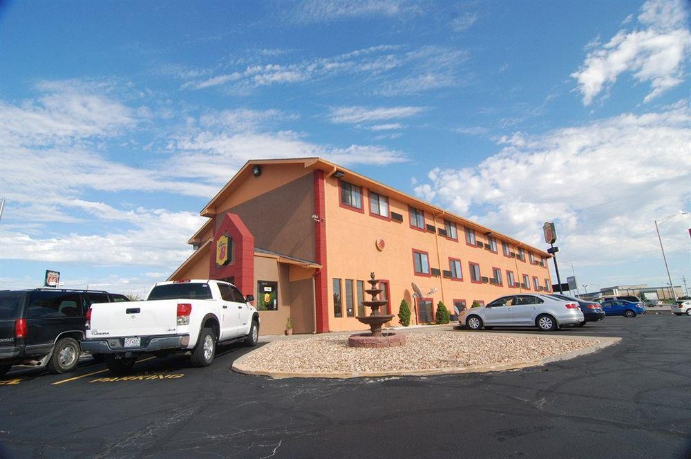 Super 8 By Wyndham Kansas City At Barry Road/Airport Esterno foto