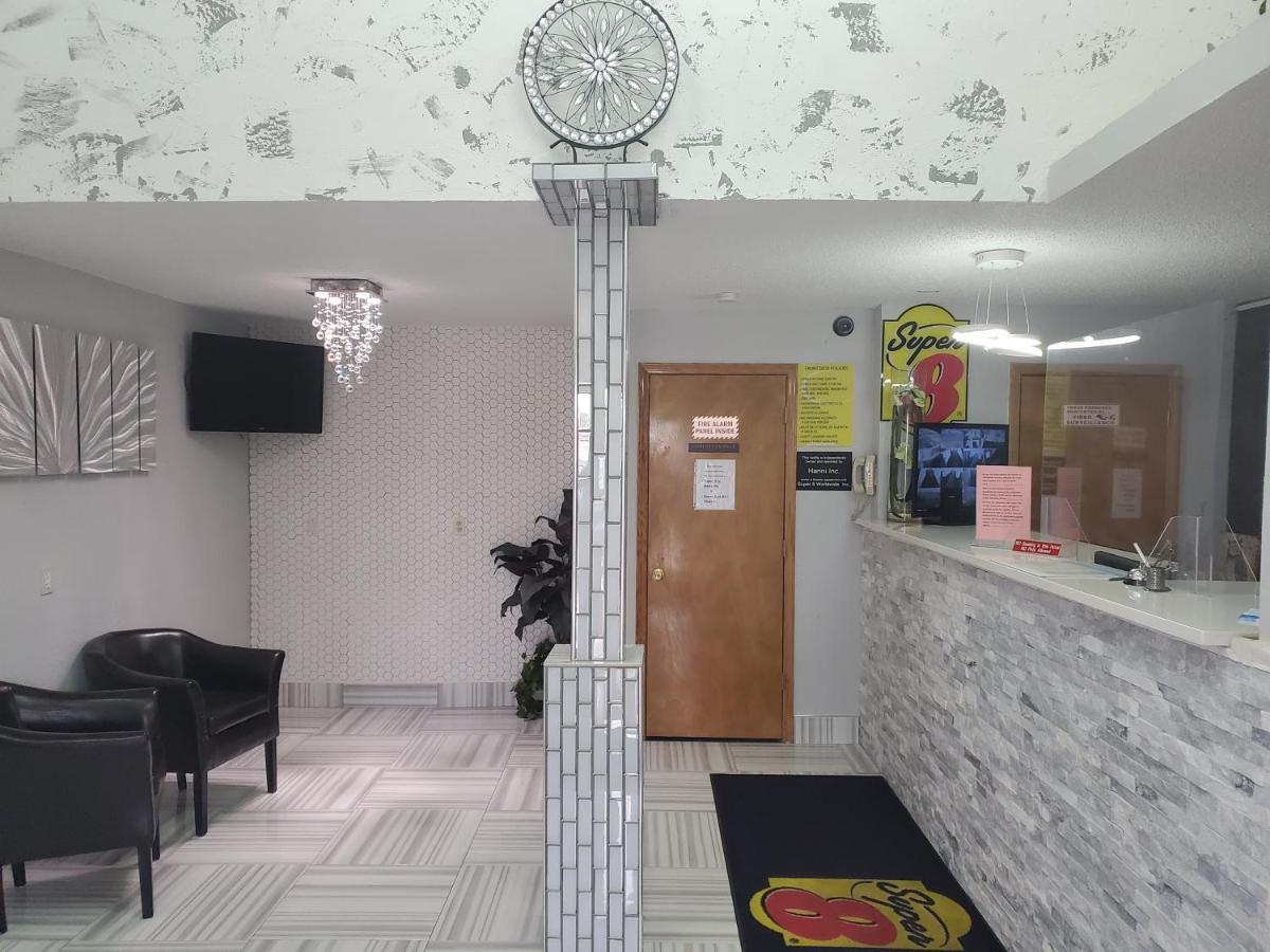 Super 8 By Wyndham Kansas City At Barry Road/Airport Esterno foto